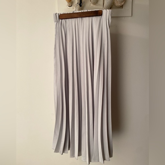 ZARA Grey/Silver Pleated Midi Skirt - Picture 4 of 7